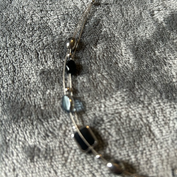 Li Sophia Black and silver necklace. - Picture 2 of 3